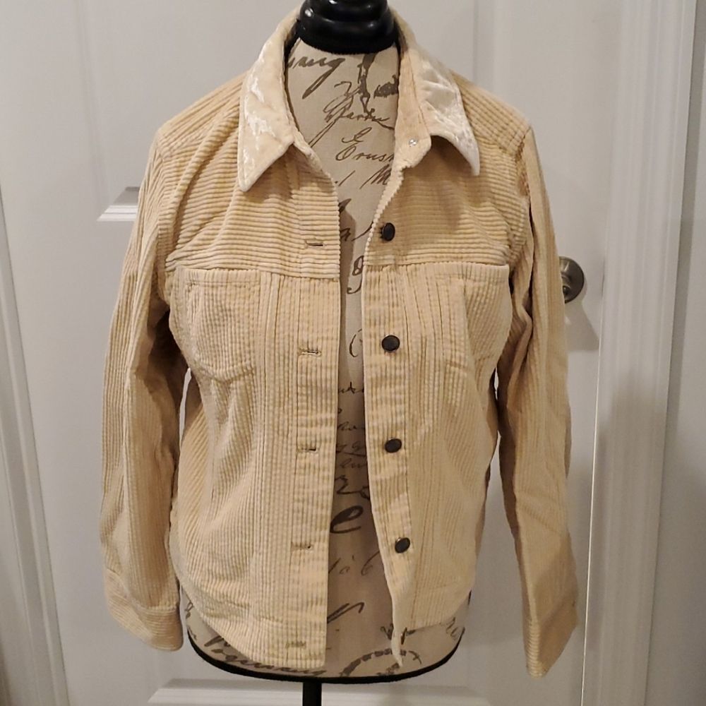 Super cute tan Corduroy J.Jill jacket size small